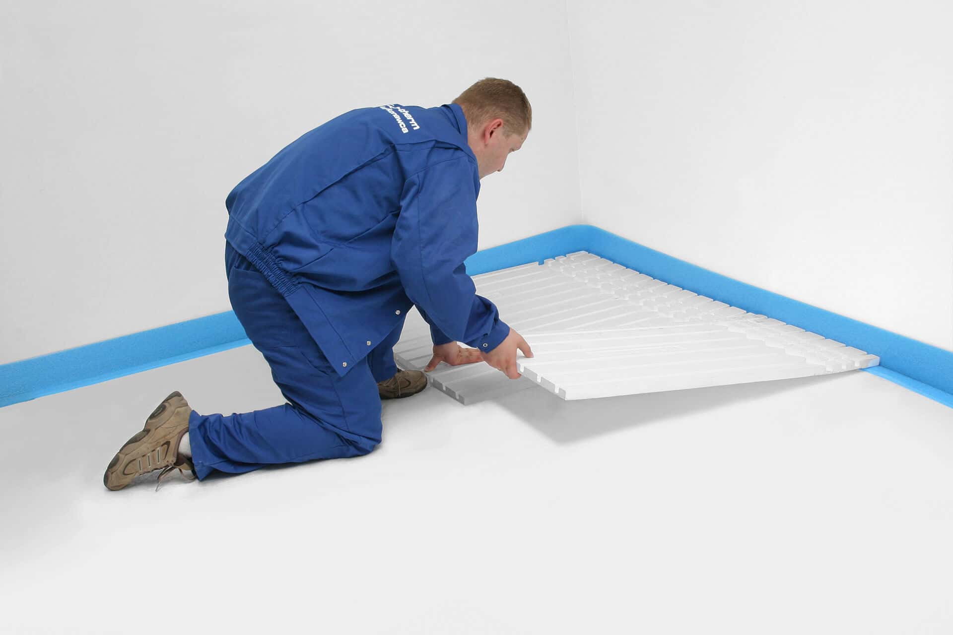 KAN-therm - TBS system - Spreading of polystyrene foam board